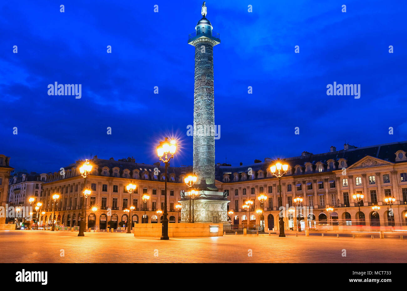 La Colonna Vendome , Place Vendome di notte, Parigi, Francia. Foto Stock