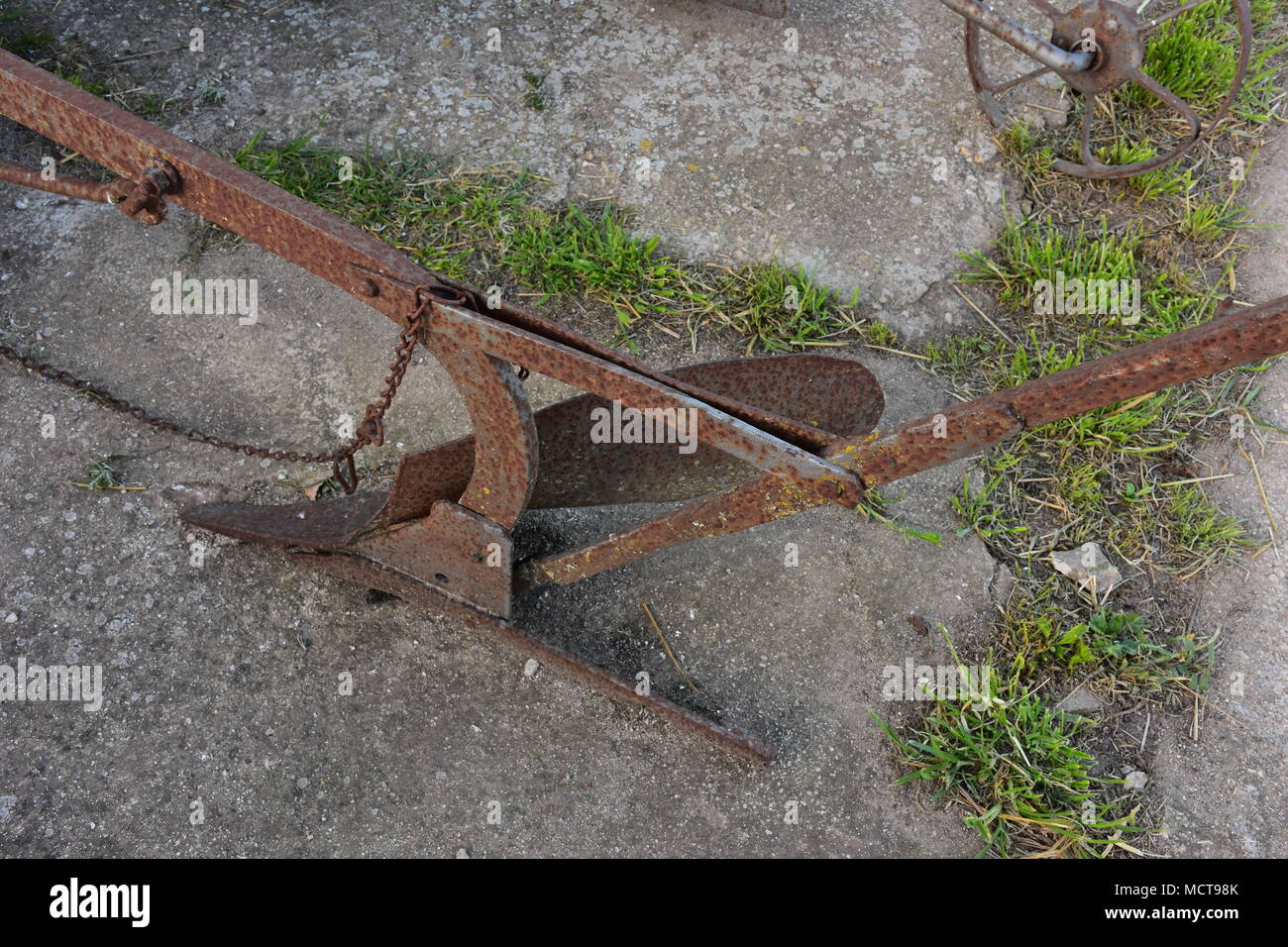 L'Italia, Puglia, tipico vecchio cavallo gli aratri. Foto Stock