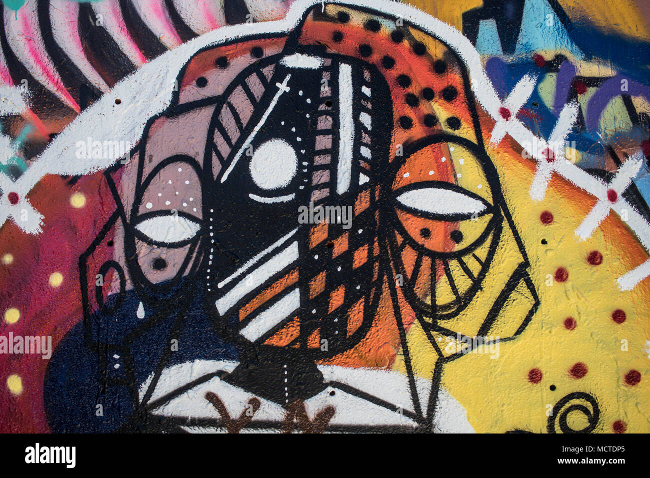 Opera di ignoto artista di strada, Graffiti Park al castello di colline, Austin, Texas. Foto Stock