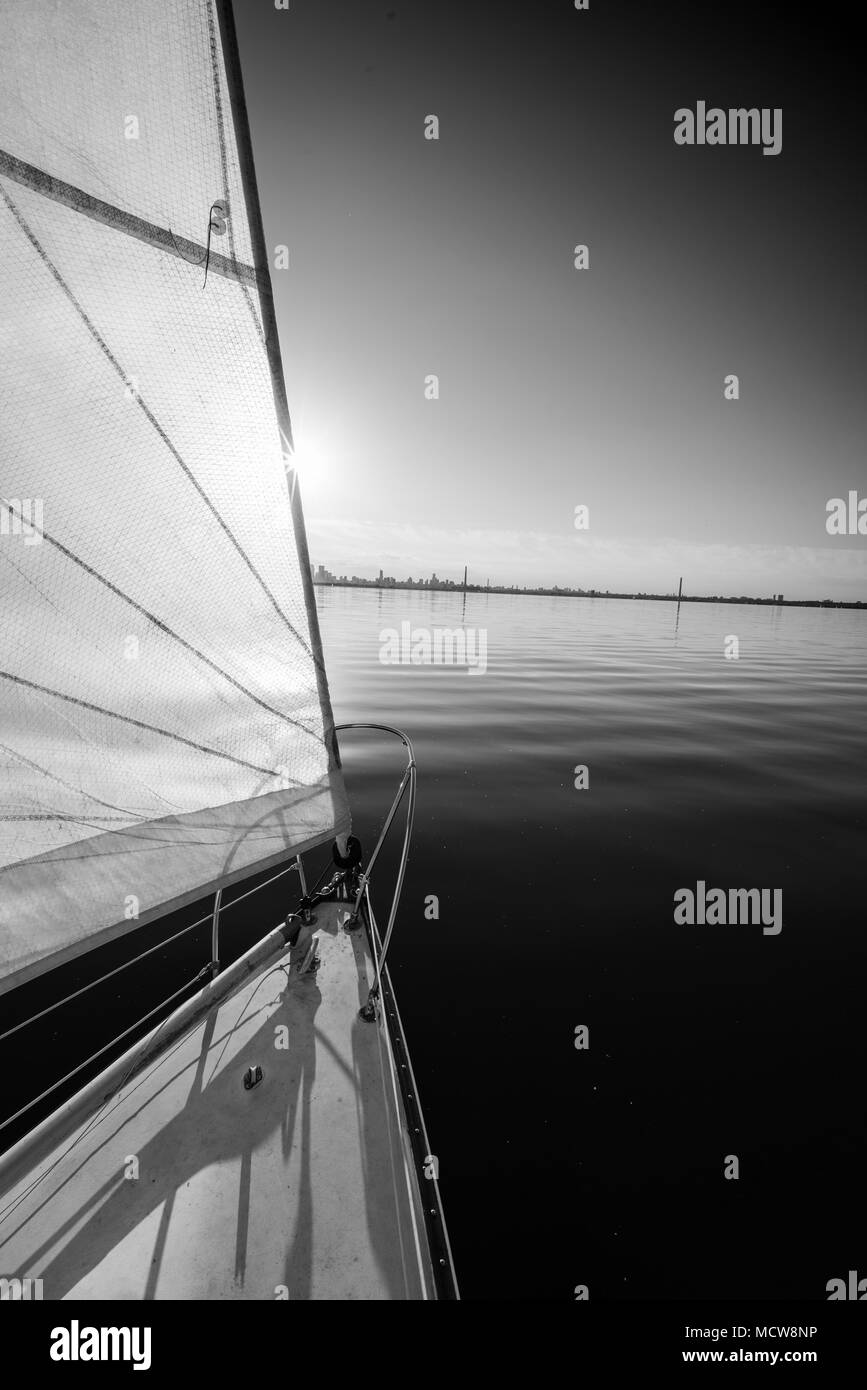 Barca e seascape durante il tramonto, Toronto, Canada Foto Stock