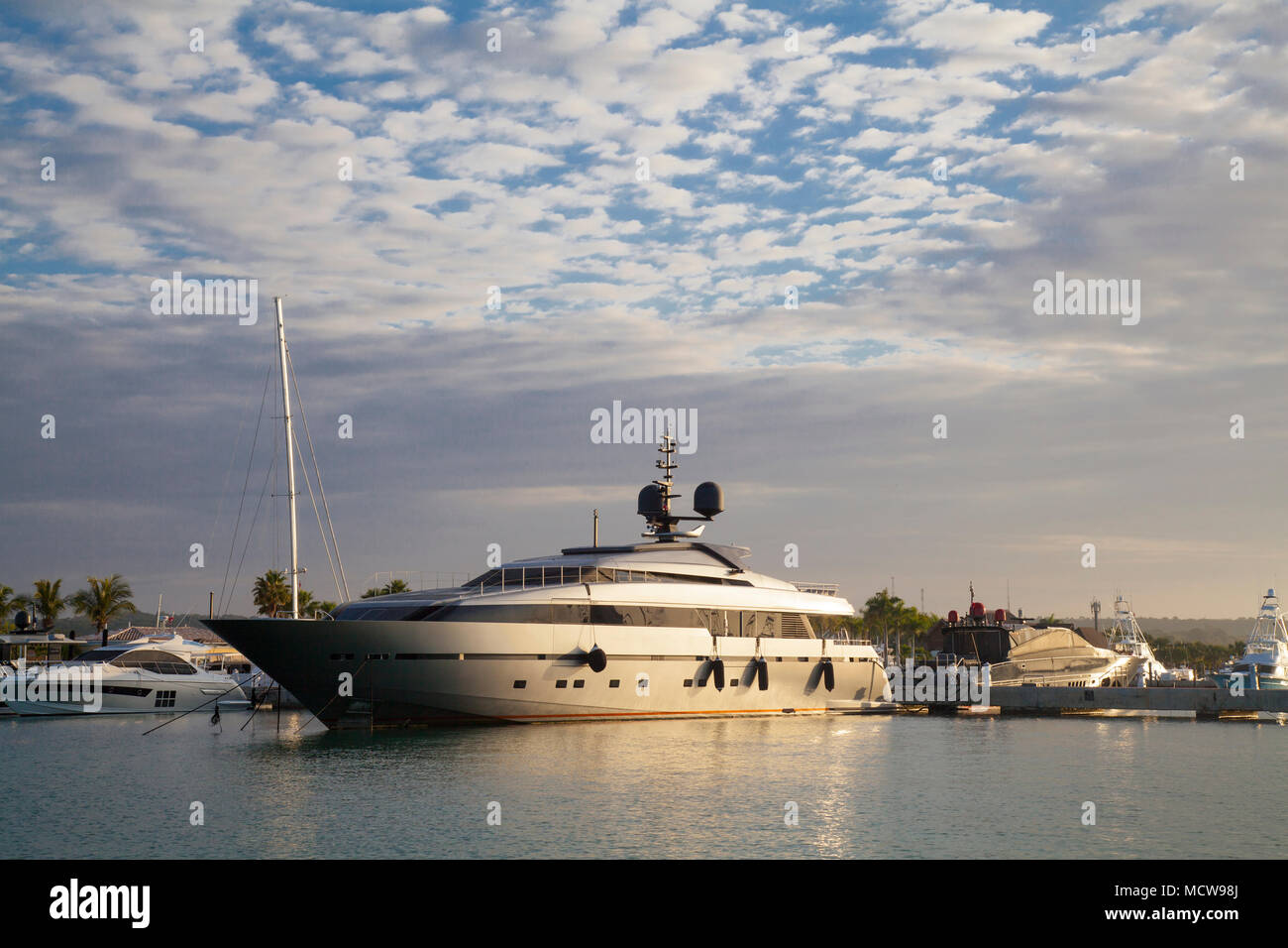 Yacht ormeggiati a Marina Casa De Campo al tramonto a La Romana Casa De Campo Marina di Punta Cana Repubblica Dominicana Foto Stock