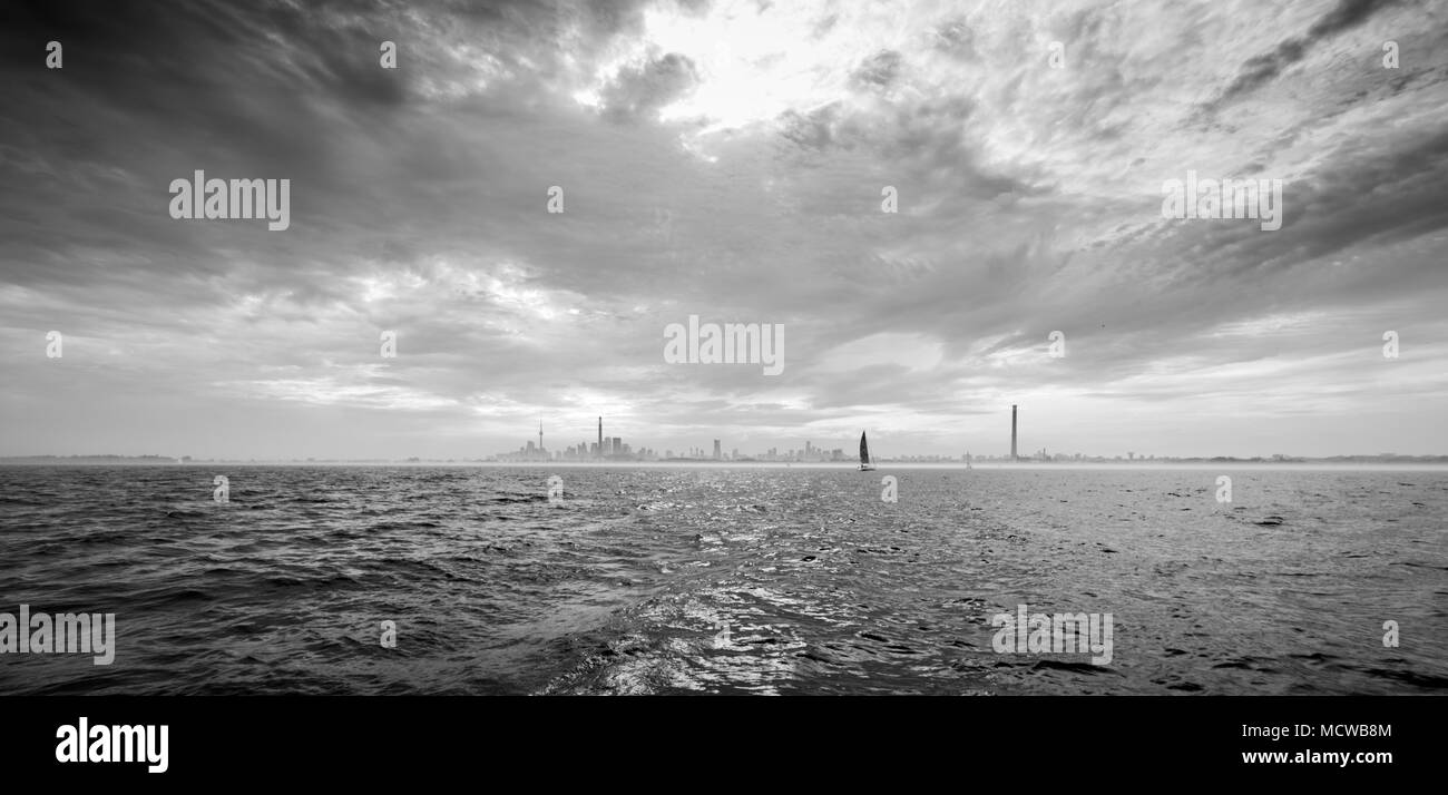 Vista panoramica della città e del mare, Toronto, Canada Foto Stock