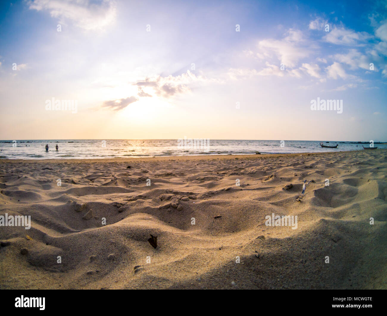 Camma di azione foto del tramonto a Long Beach, Ko Lanta, Thailandia Foto Stock