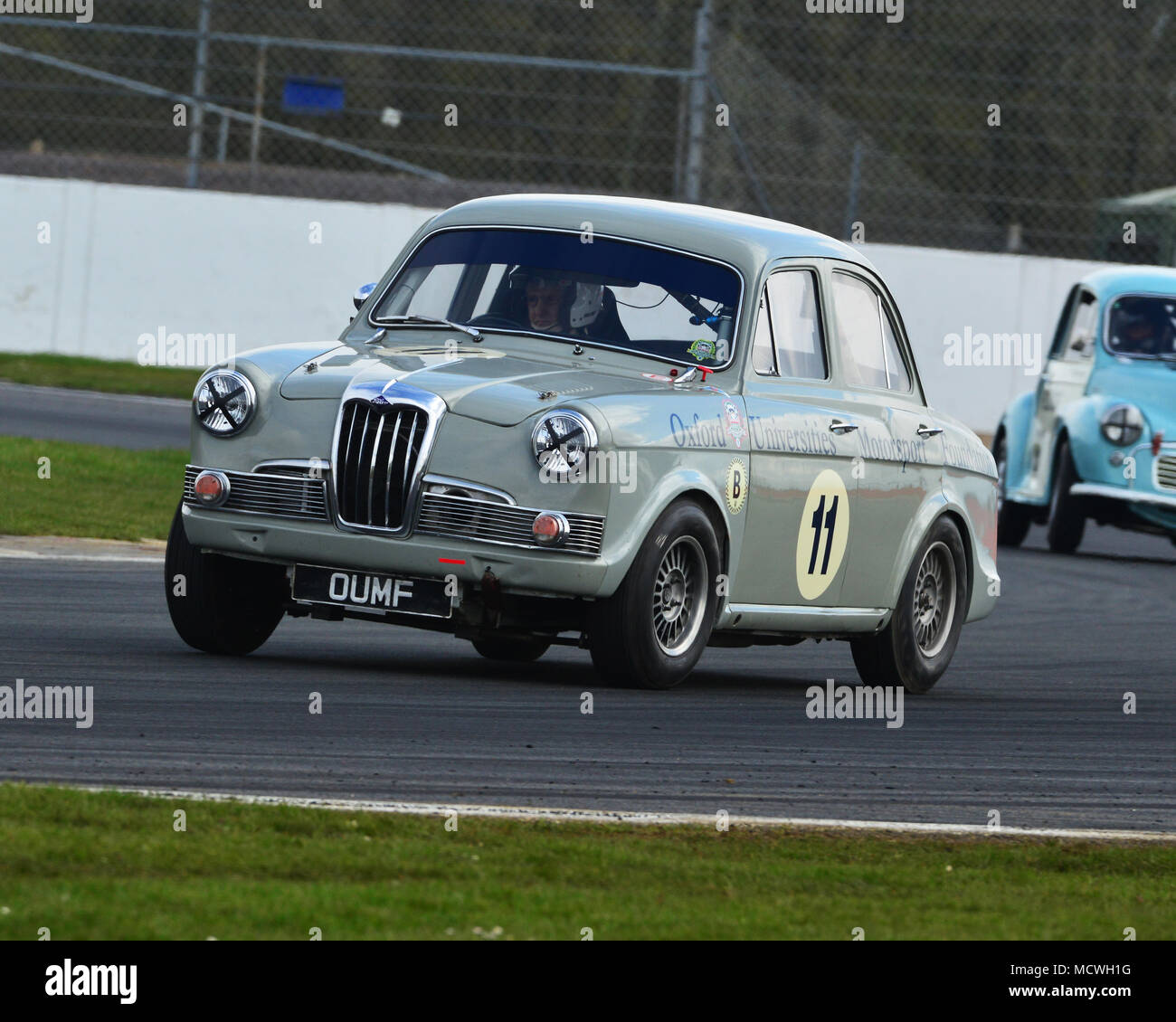 Silverstone, Towcester, Northamptonshire, Inghilterra, domenica 1 aprile 2018. Ding Boston, Riley unidirezionale-cinque OUMF, nel HRDC Coys Trophy evento tenutosi Foto Stock