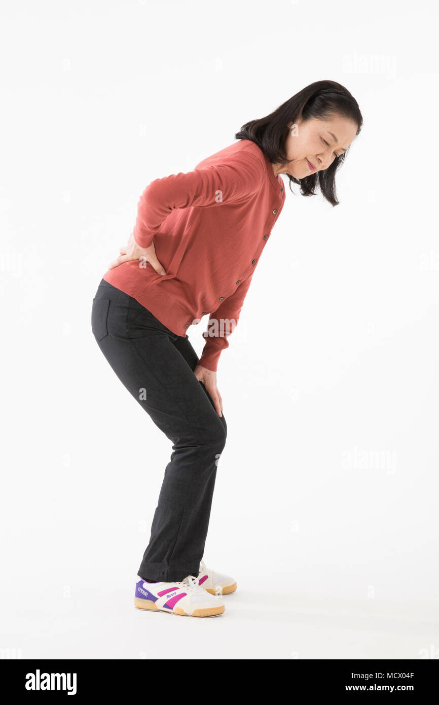 Senior donna con mal di schiena Foto Stock