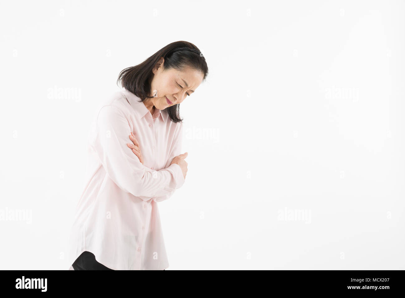 Senior donna con brividi Foto Stock