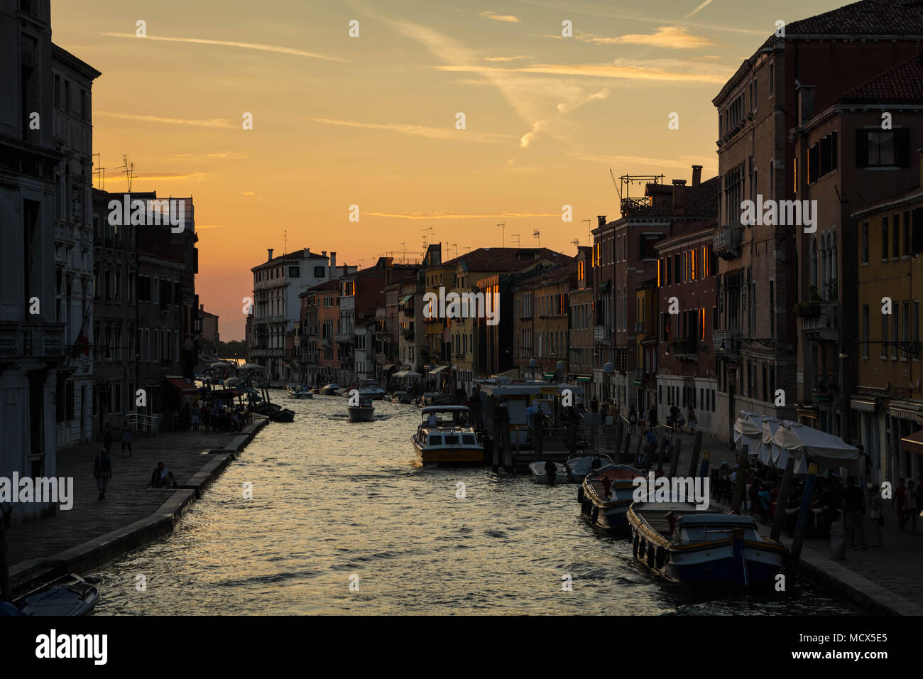 Tramonto a Venezia, Italia sul fiume Foto Stock