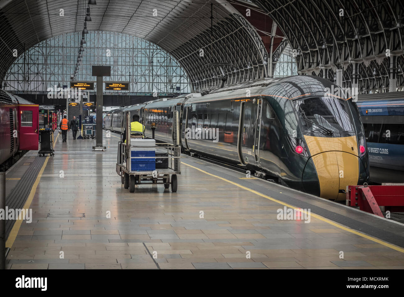 Hitachi costruito classe 800 Intercity Express Train alla stazione di Paddington, London, Regno Unito Foto Stock