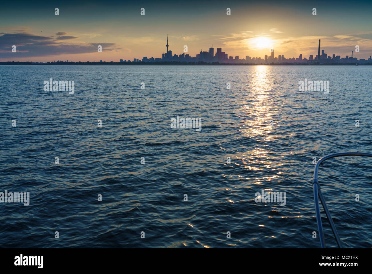 Vista panoramica del lago Ontario e dello skyline della città di Toronto, Canada Foto Stock