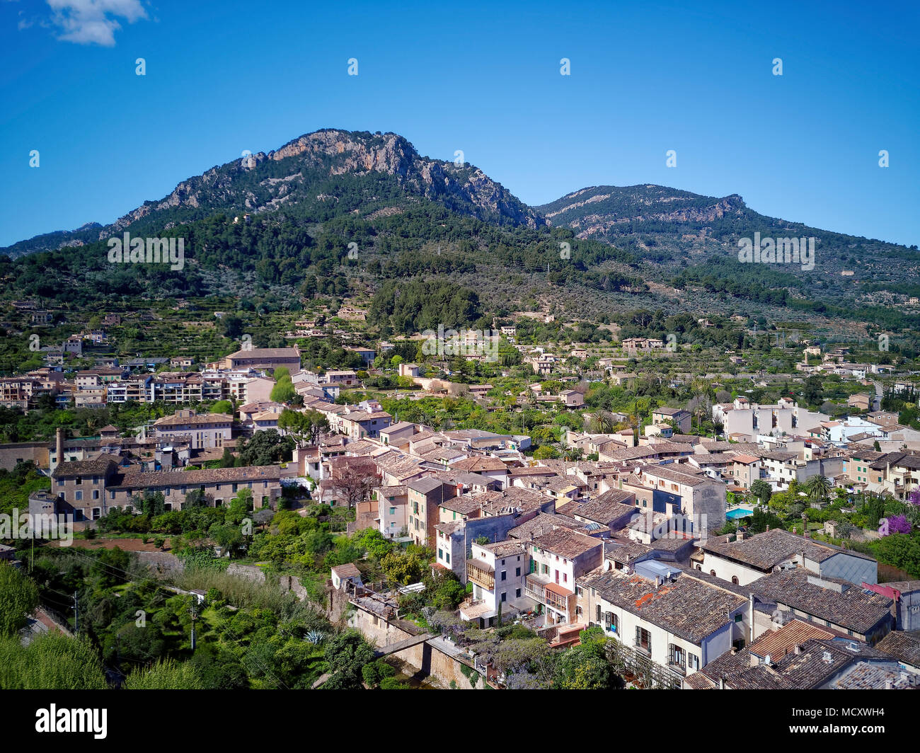 La città vecchia, Sóller, montagne nel retro, Serra de Tramuntana, Maiorca, isole Baleari, Spagna Foto Stock