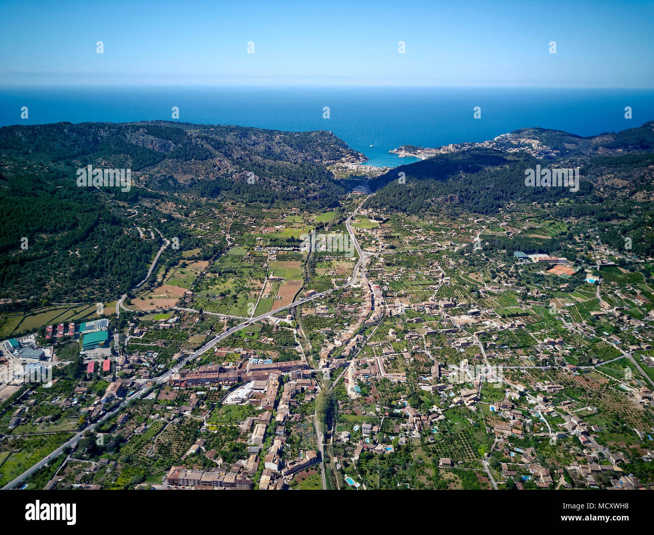 Strada da Sóller a Port de Sóller, Sóller, Serra de Tramuntana, Maiorca, isole Baleari, Mediterraneo, Spagna Foto Stock