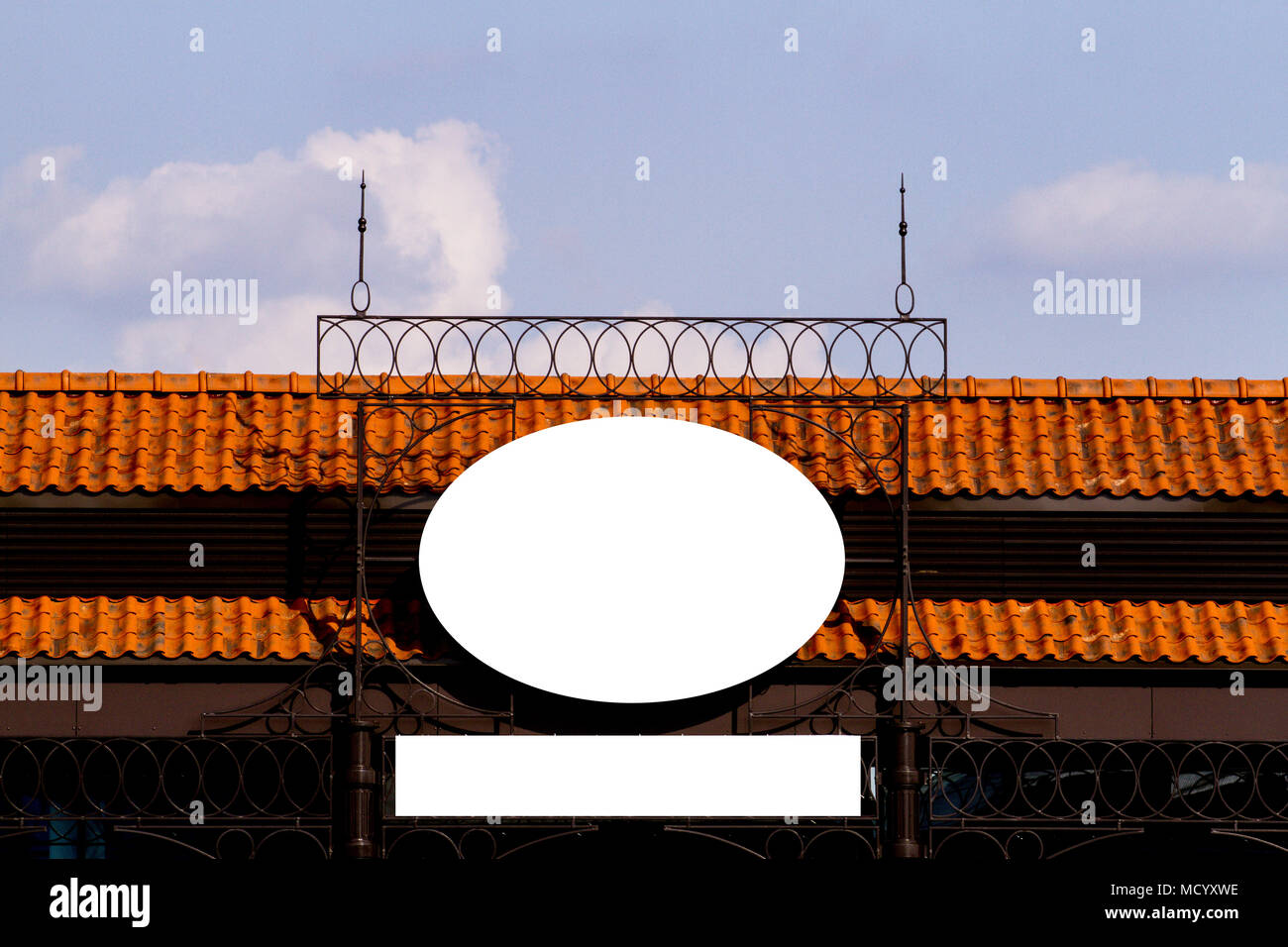 Blank cartello sulla parete esterna, mock up Foto Stock