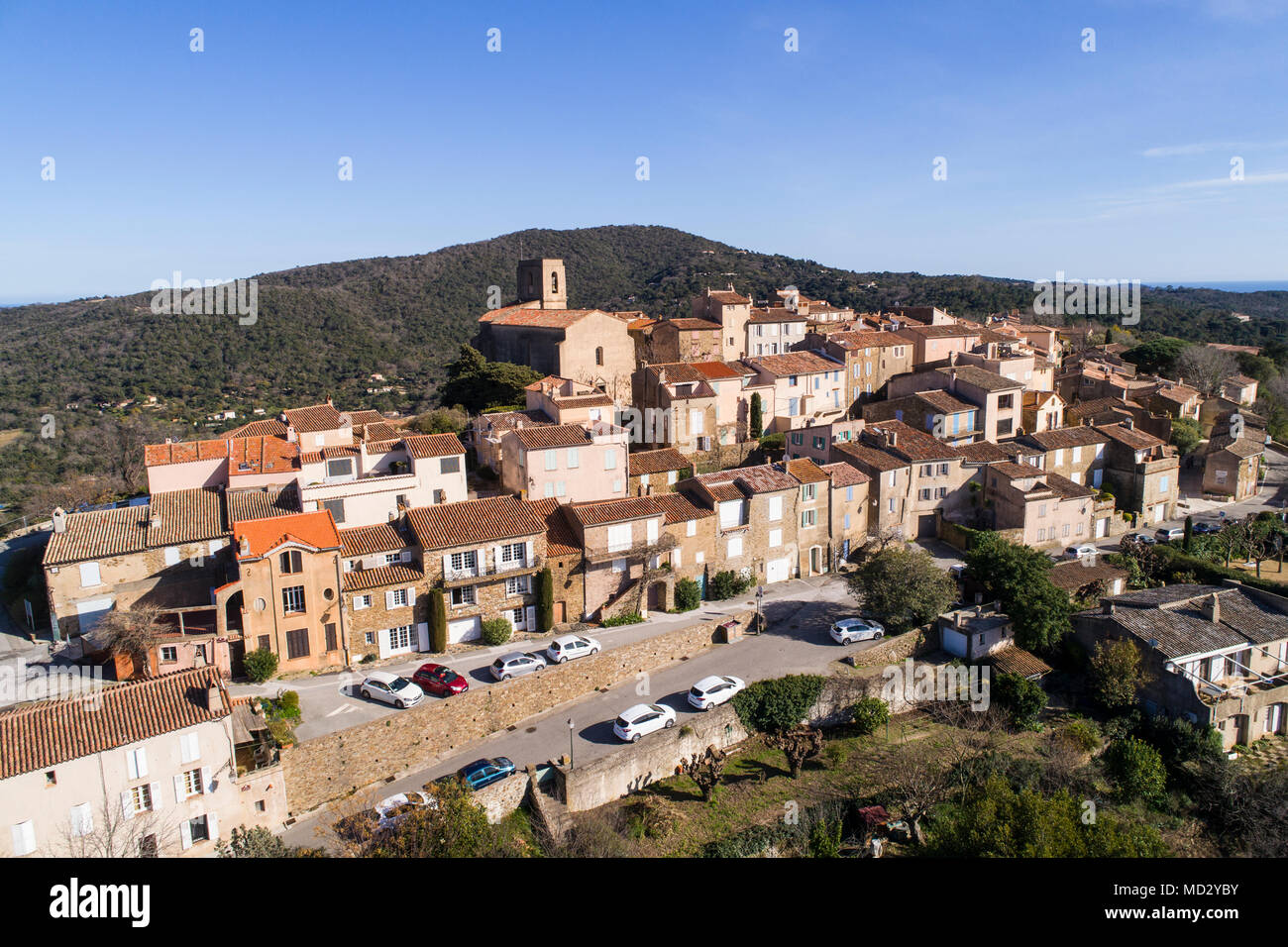 Francia, Provence-Alpes-Côte d'Azur, Var reparto, vista aerea di Gassin village, etichettati Les Plus Beaux Villages de France (la più bella Vill Foto Stock