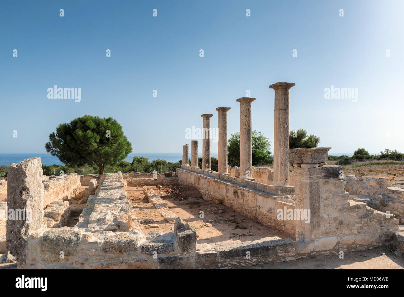 Tramonto alle antiche colonne del Tempio di Apollo rovine, Limassol District. Cipro. Foto Stock