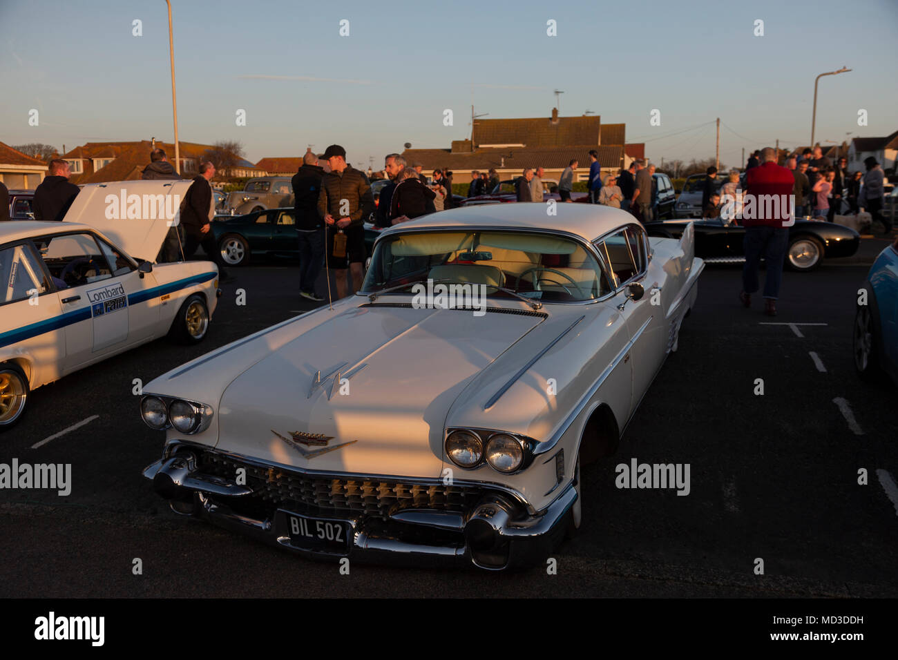 Minnis Bay, Birchington, Kent, Regno Unito. Xvii Apr, 2018. Auto classica e Bike Rally svoltasi a Minnis Bay, Birchington, Kent il 17 aprile 2018. Centinaia di persone si è rivelato per visualizzare le molte automobili classiche e bici in mostra presso la parata di Minnis Bay. Credito: ernie giordania/Alamy Live News Foto Stock