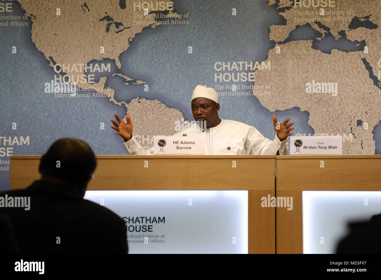 Londra, Regno Unito. Il 18 aprile 2018. Presidente Adama Barrow di Gambia, parlando alla Chatham House think-tank a Londra il 18 aprile, 2018. Credito: Dominic Dudley/Alamy Live News Foto Stock