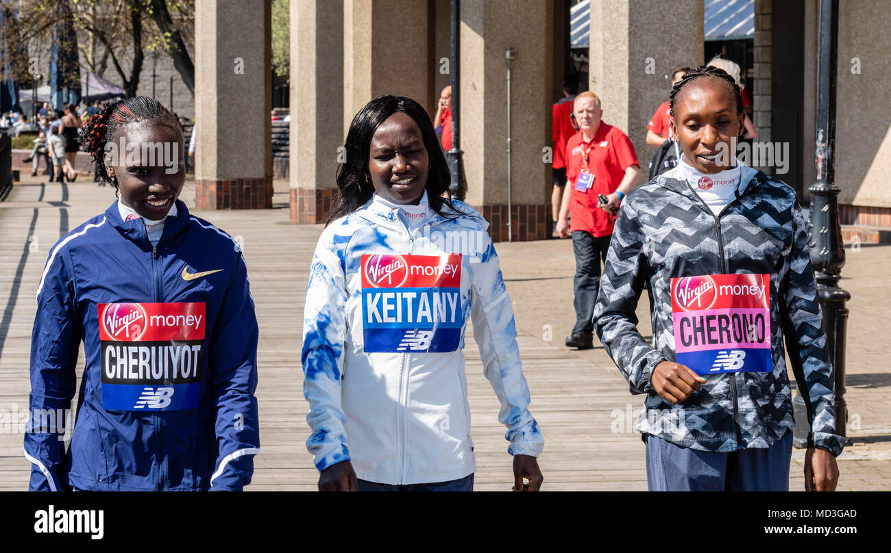 Londra 18 Aprile 2018, la Maratona di Londra Donne Elite Vivian Cheruiyot, (sinistra) Mary Keitany, (centro) Glayds Cherono, Credito: Ian Davidson/Alamy Live News Foto Stock