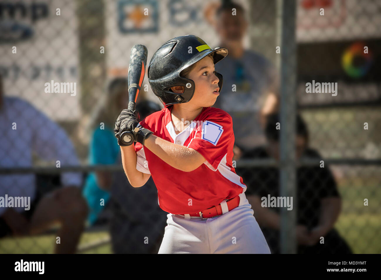 Ragazzo a giocare a baseball Foto Stock