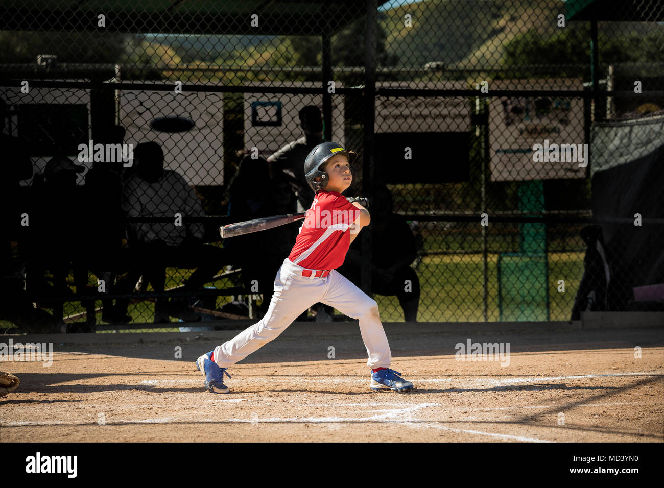 Ragazzo a giocare a baseball Foto Stock