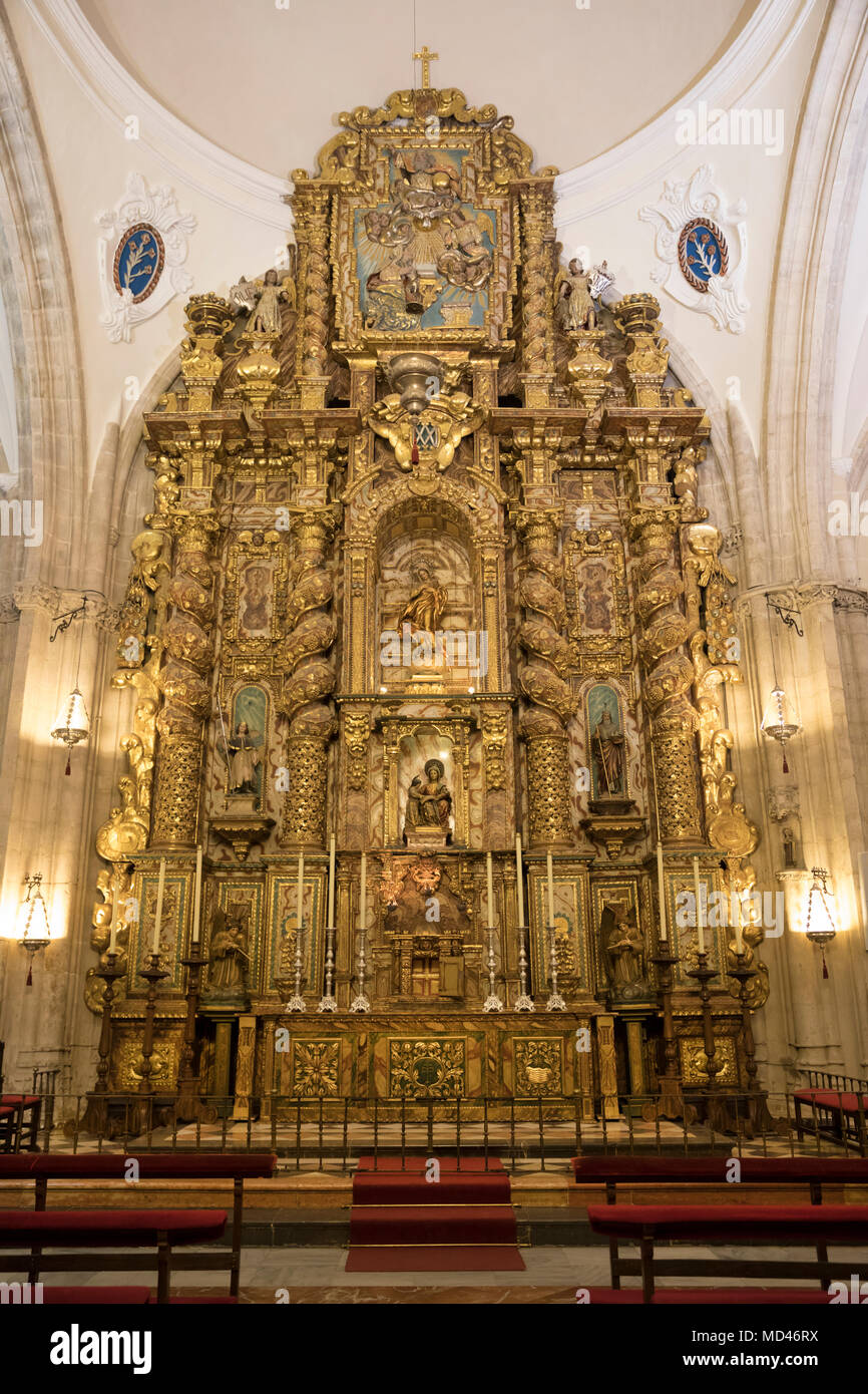 Altare dentro la Iglesia de Santa Maria la Mayor chiesa, Ronda, Andalusia, Spagna, Europa Foto Stock