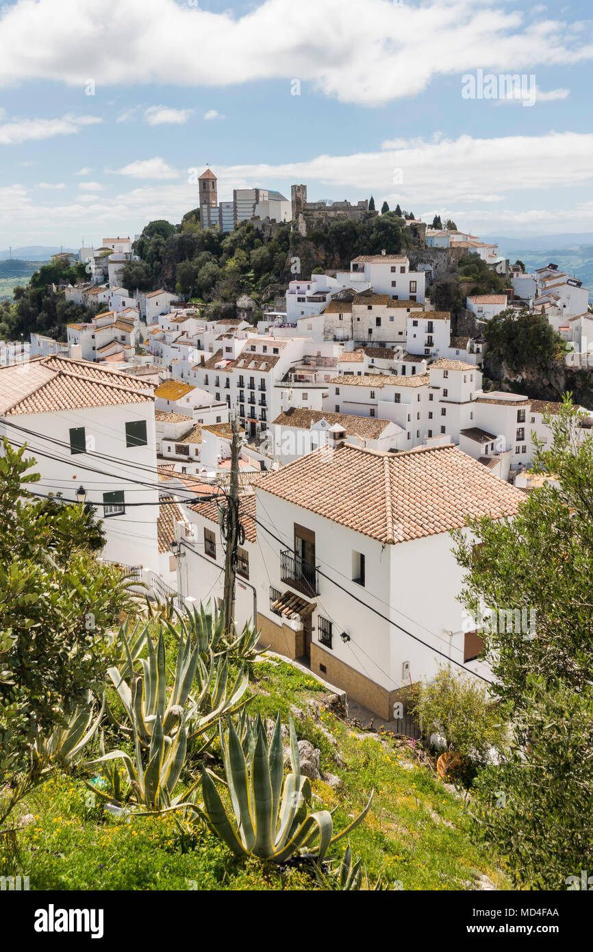 Casares,bianco lavato in stile moresco villaggio, città, Andalusia, Spagna Foto Stock