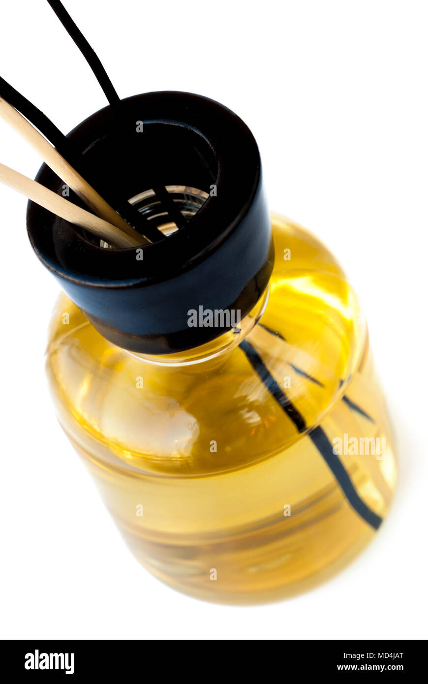 Olio essenziale di bianco e nero con diffusori Reed Foto Stock