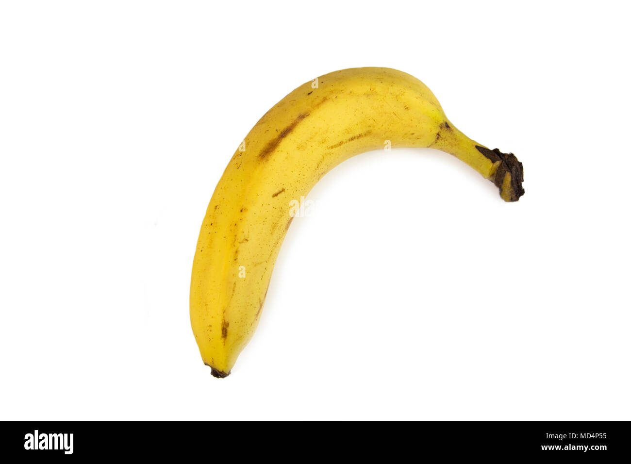 Un maturo banana giallo su un pulito lo sfondo bianco Foto Stock