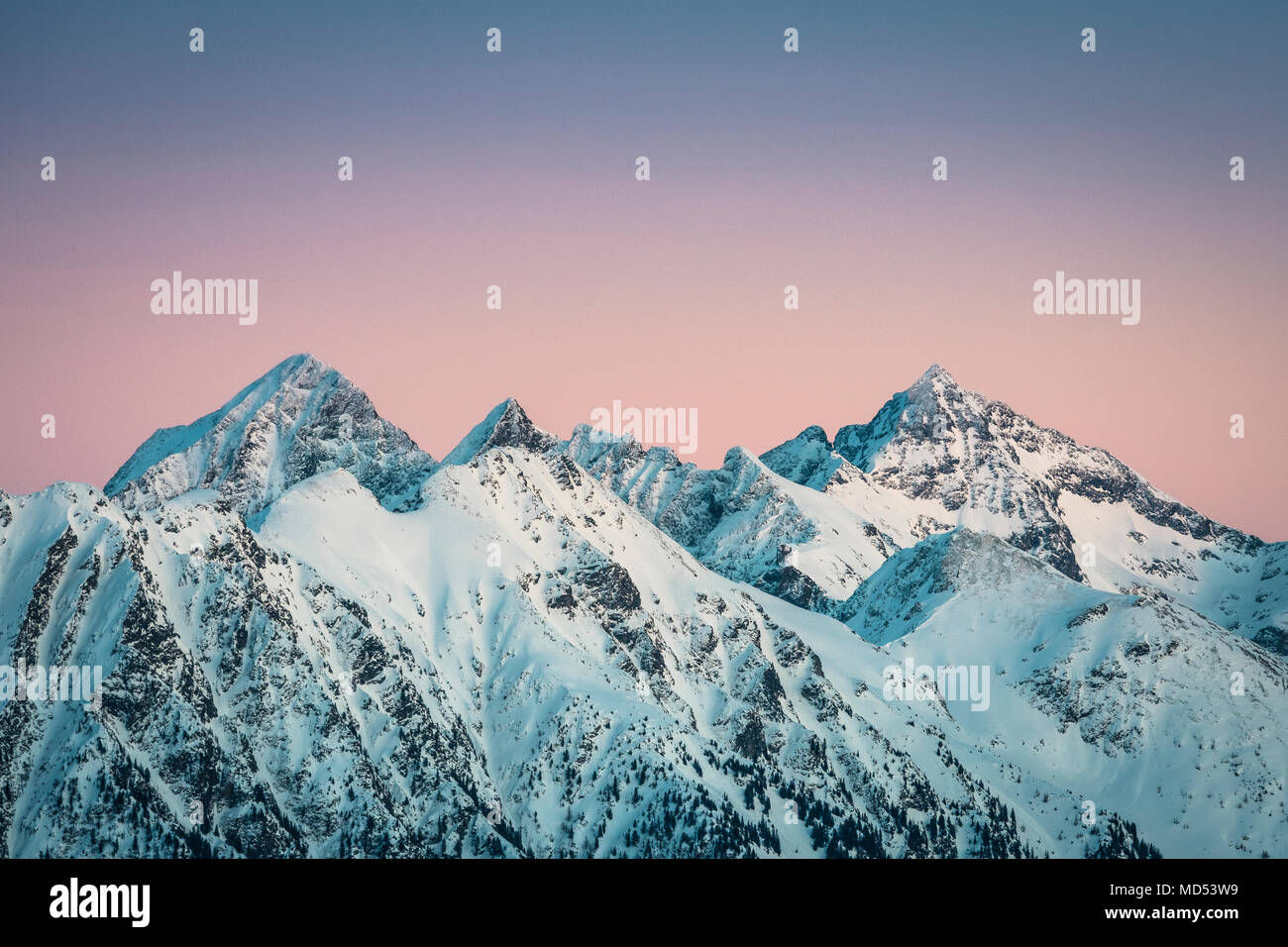 Vista in Untertal da Hochwurzen al tramonto, vista di Hochwildstelle (2747 m), Schladminger Tauern, Stiria, Austria Foto Stock