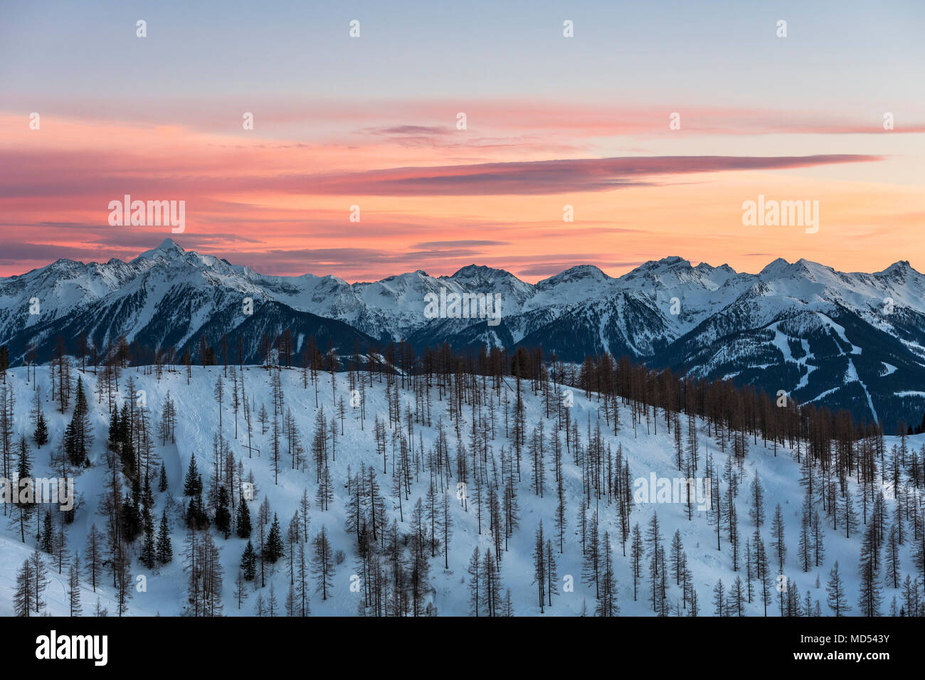 Vista sul Schladminger Tauern, massiccio Dachstein, Dachstein, tramonto, Austria Foto Stock