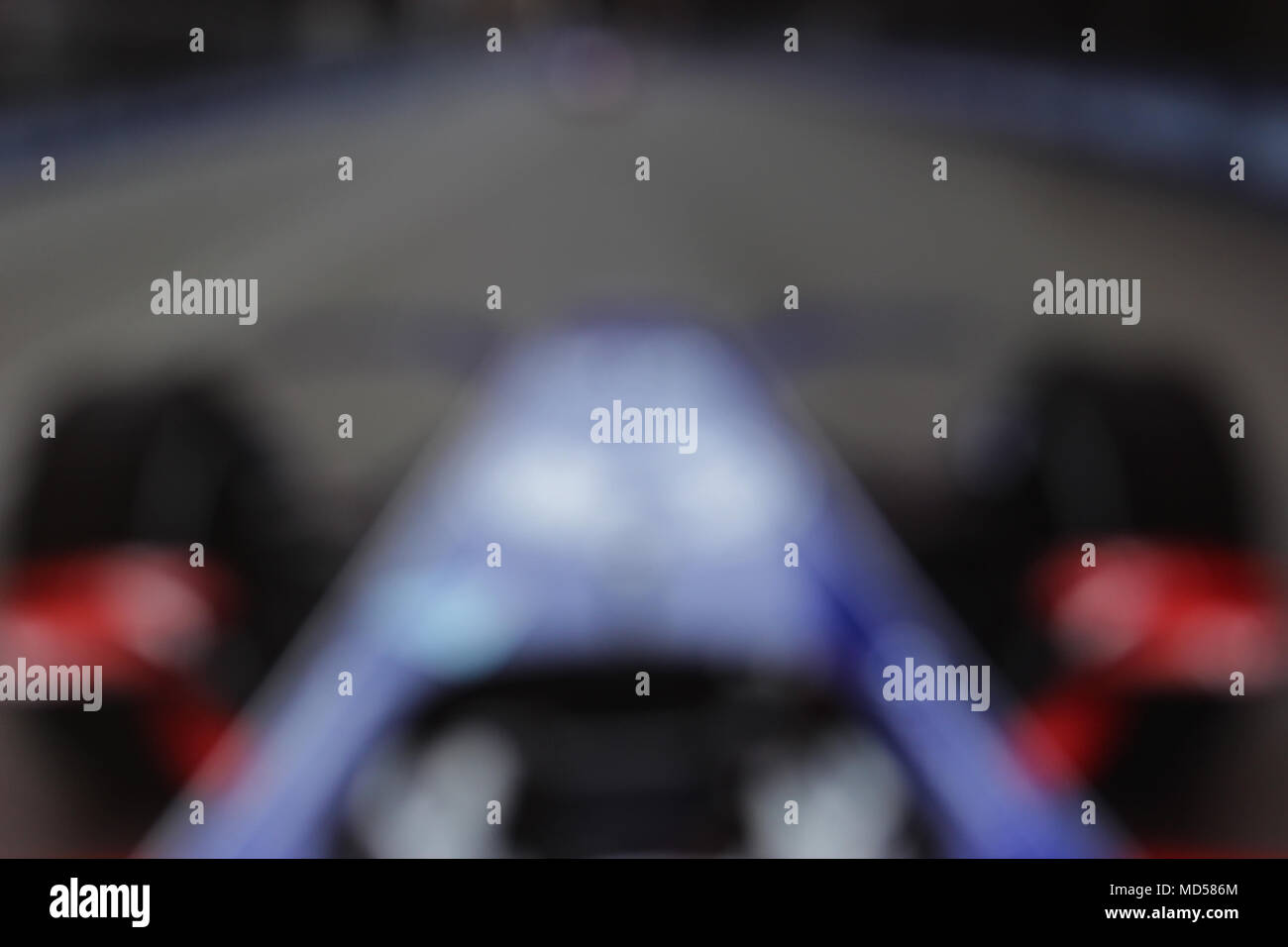 Sfocata racing car, il punto di vista shot Foto Stock