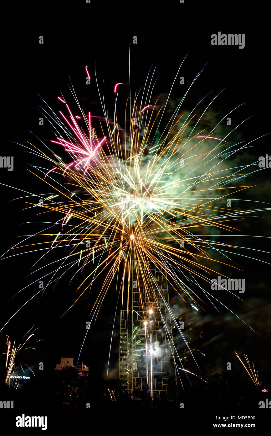 Fuochi d'artificio, il giorno di nuovi anni 2017, nel CBD di Melbourne Foto Stock