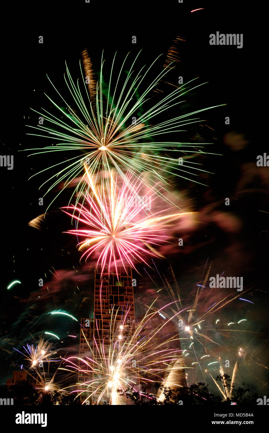 Fuochi d'artificio, il giorno di nuovi anni 2017, nel CBD di Melbourne Foto Stock