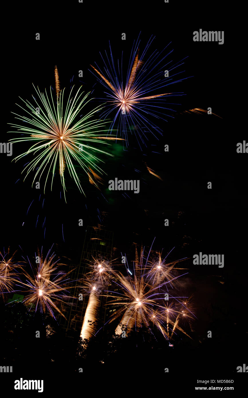 Fuochi d'artificio, il giorno di nuovi anni 2017, nel CBD di Melbourne Foto Stock