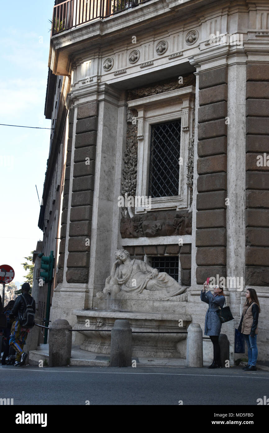 "La dea Diana:" una delle Quattro Fontane delle Quattro Fontane. Le Quattro Fontane (Quattro Fontane) è un ensemble di quattro fine Renaissanc Foto Stock