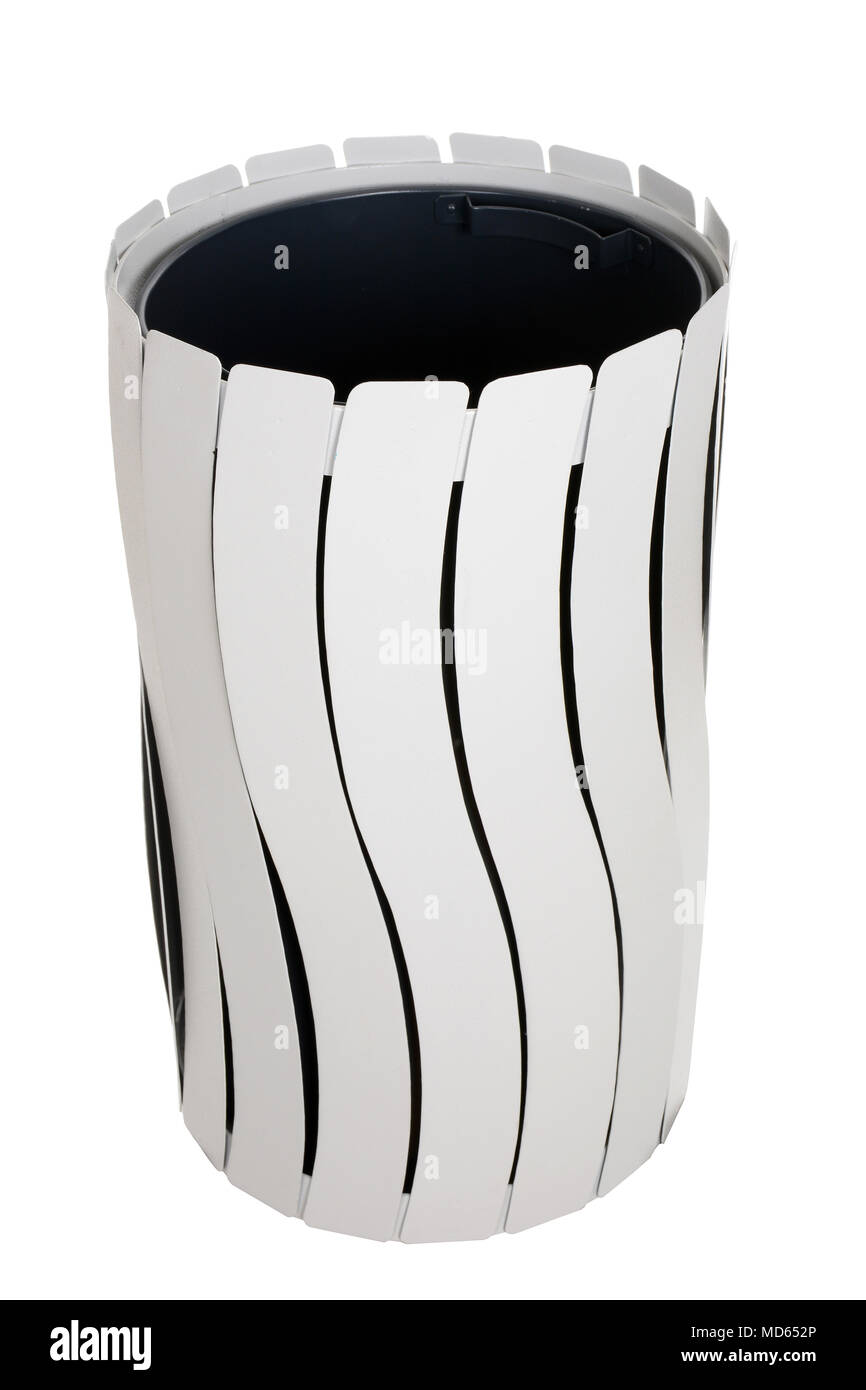 Cestino isolato su sfondo bianco Foto Stock