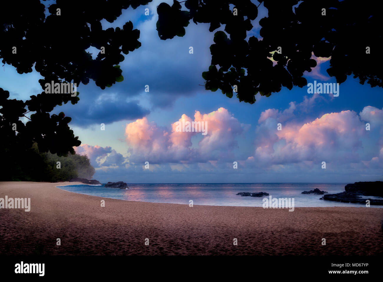 Tramonto sulla Spiaggia Lumahai. Kauai, Hawaii Foto Stock