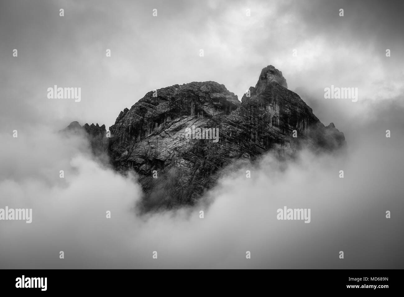 Paesaggio alpino con picchi di montagna nelle Dolomiti, Italia, Europa Foto Stock