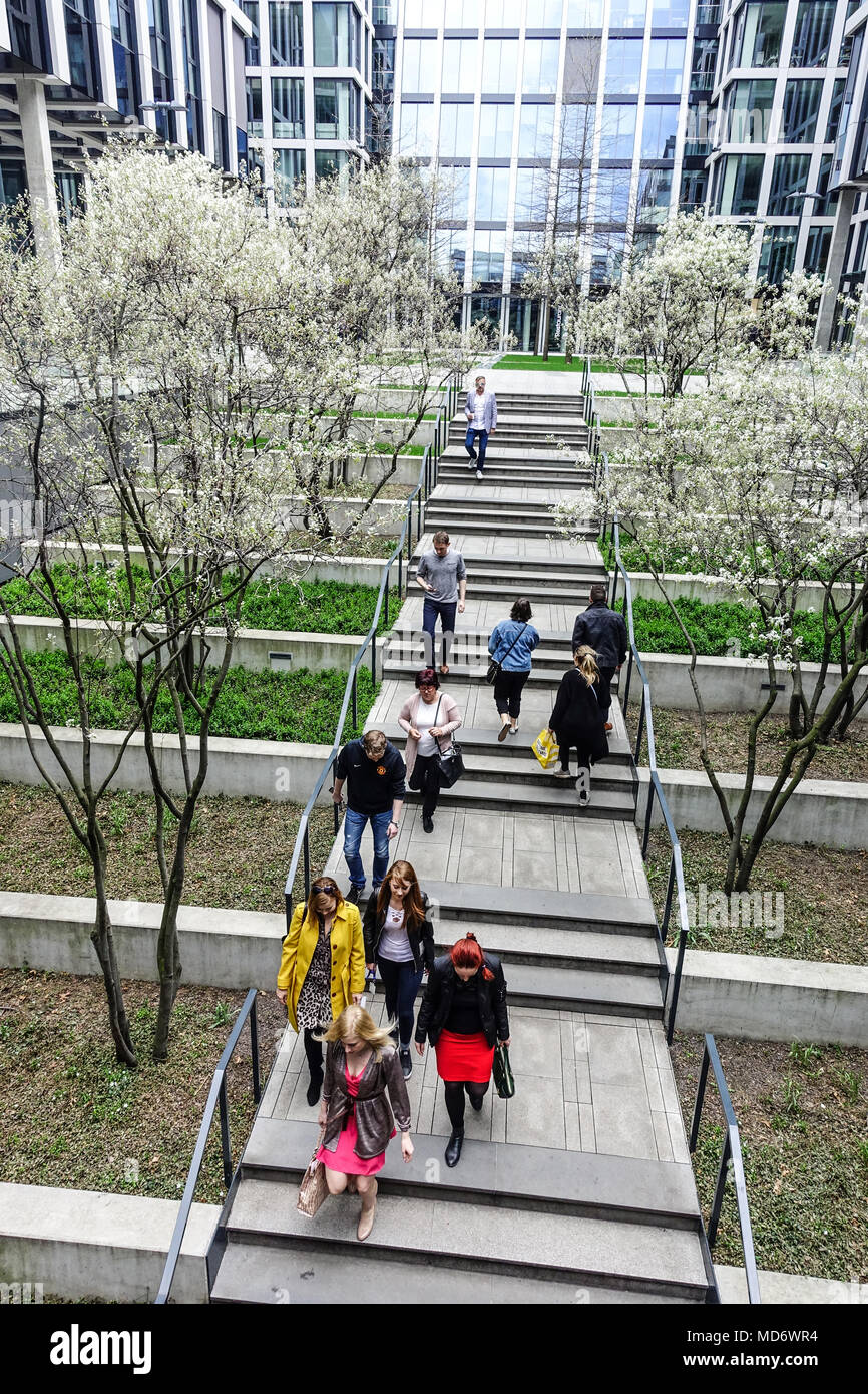 Courtyard park, Florentinum edificio, Praga, Repubblica Ceca Foto Stock