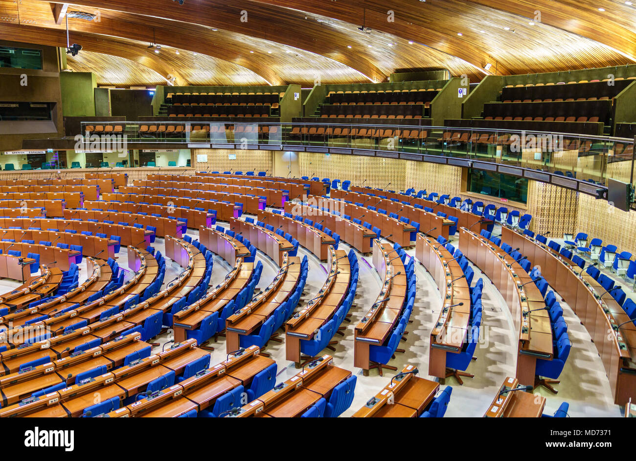 L'emiciclo dell'Assemblea parlamentare del Consiglio d'Europa, il ritmo. Il CoE è un'organizzazione il cui scopo è quello di sostenere i diritti umani, la democrazia e lo stato di diritto in Europa Foto Stock