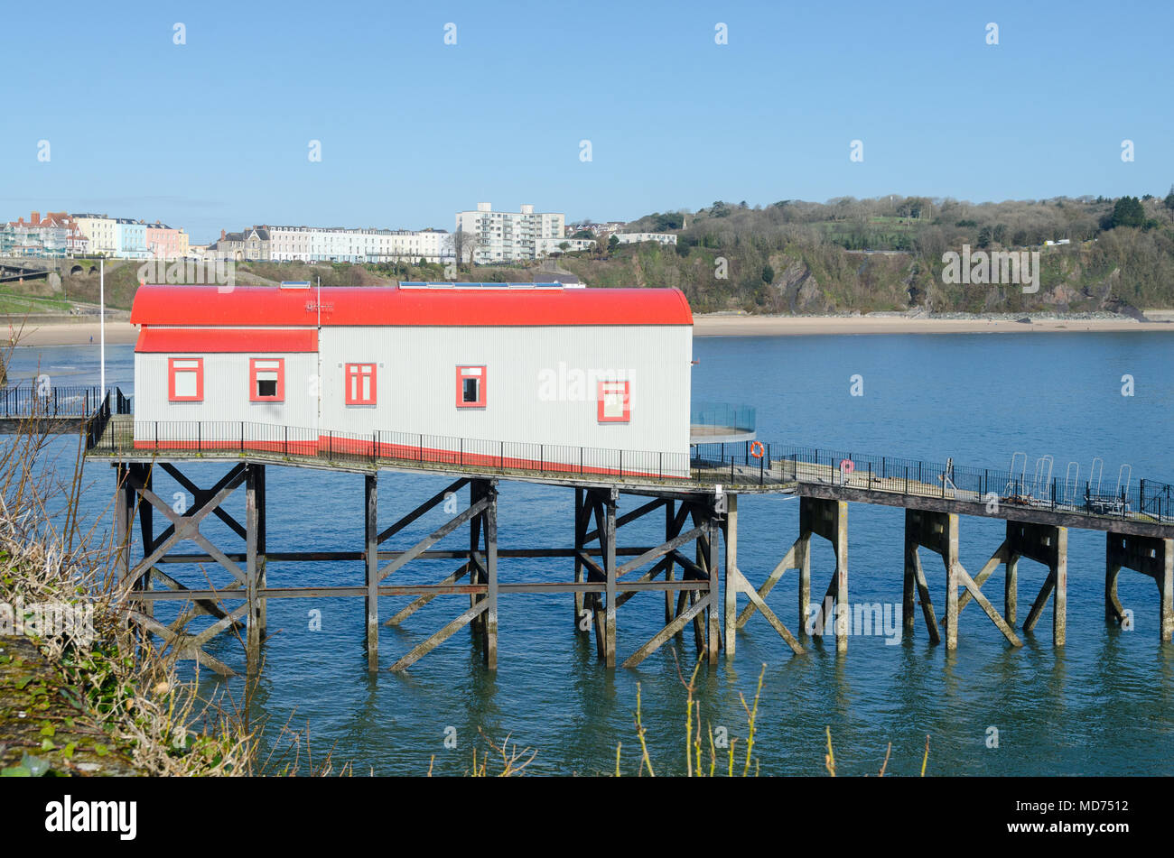 La vecchia stazione di salvataggio a Tenby Harbour che è di grado 2 elencate ed è stato convertito in una casa Foto Stock