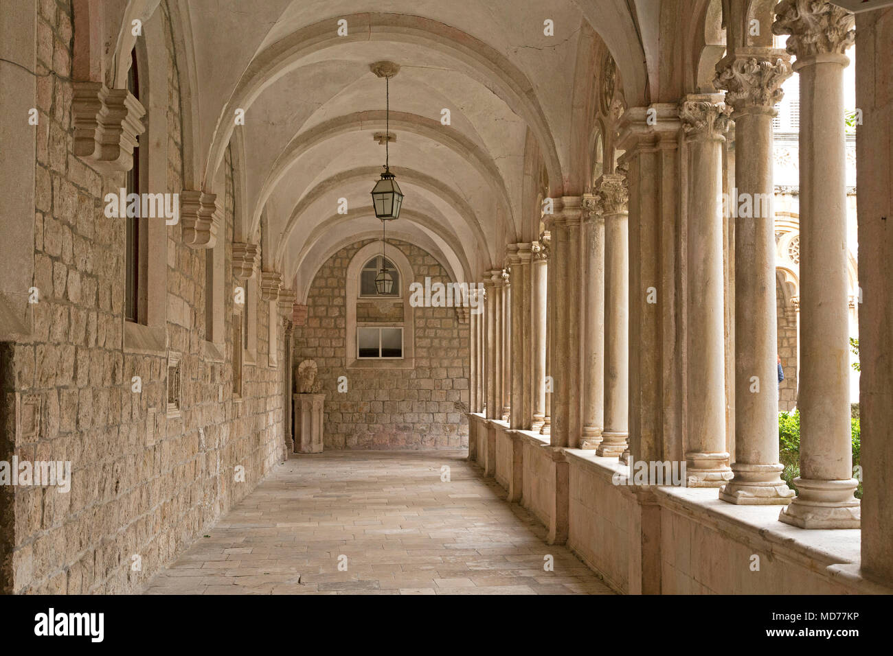 Colonnato, convento dei Domenicani, città vecchia, Dubrovnik, Croazia Foto Stock
