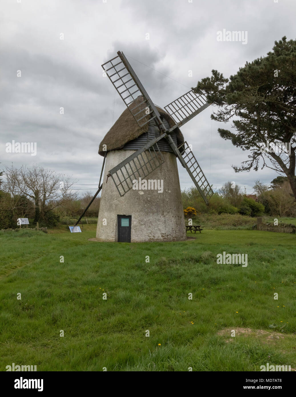 Vecchio mulino in pietra, Tacumshane, Wexford, Irlanda Foto Stock