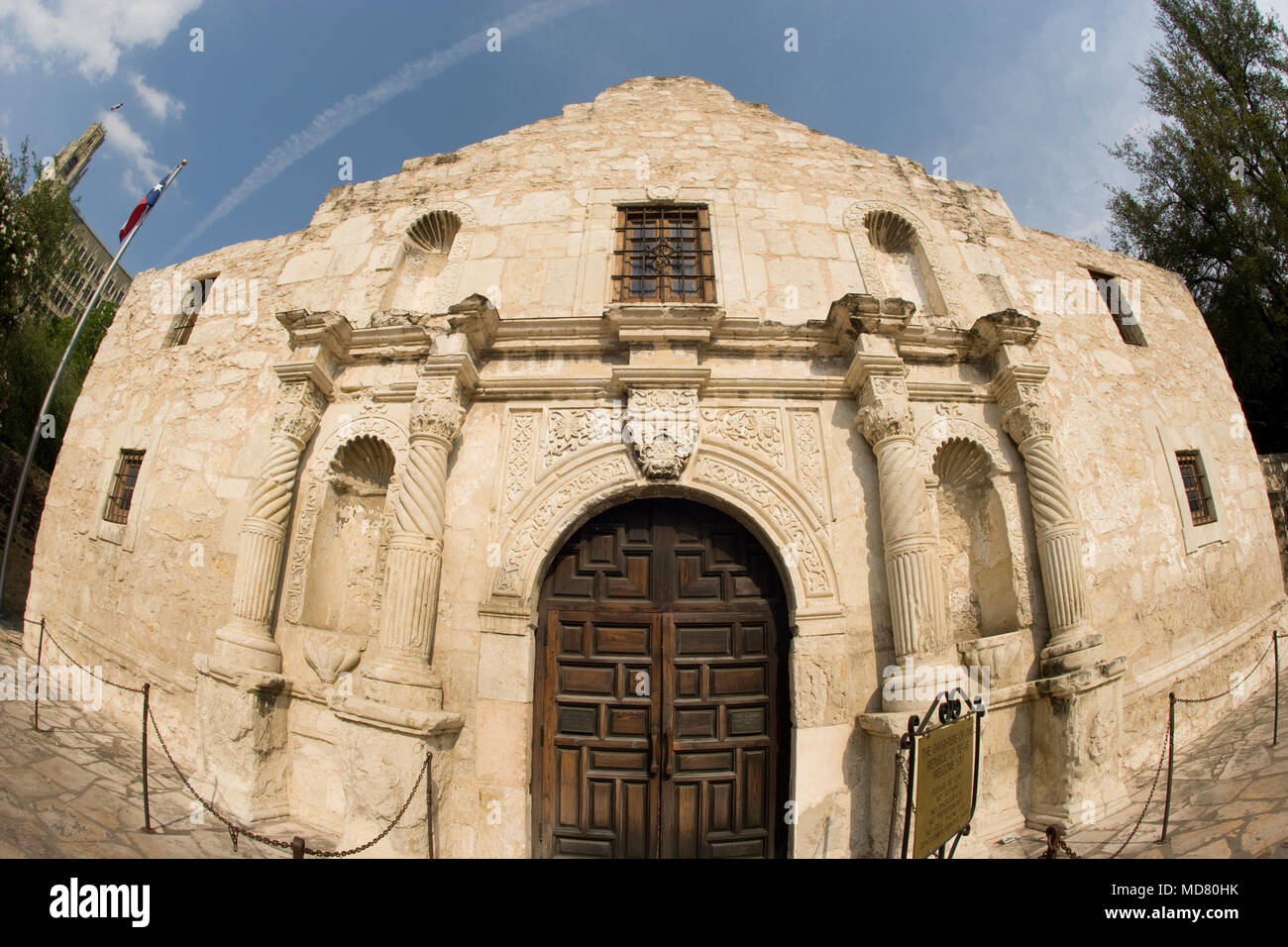 Un obiettivo fisheye fotografia della venerata icona Texas, l'Alamo in San Antonio, Texas Foto Stock