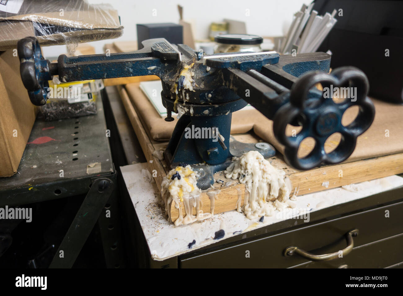 Attrezzature e strumenti in un telaio rendendo shop Foto Stock
