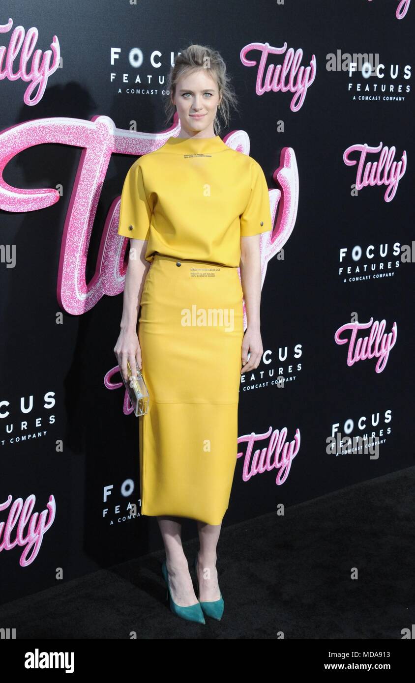 Los Angeles, CA, Stati Uniti d'America. Xviii Apr, 2018. Mackenzie Davis presso gli arrivi per TULLY Premiere, Regal LA LIVE Stadium 14, Los Angeles, CA, 18 aprile 2018. Credito: Dee Cercone/Everett raccolta/Alamy Live News Foto Stock