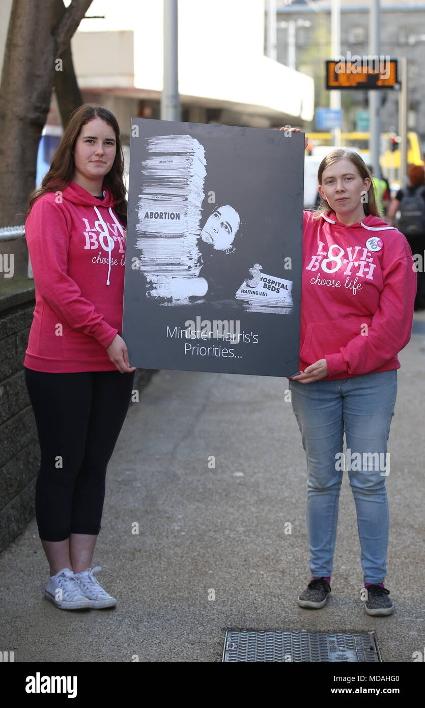 Dublino, Irlanda. Il 18 aprile 2018. Entrambi i lati del dibattito sull'Aborto irlandese Referendum in azione oggi. Credito: RollingNews.ie/Alamy Live News Foto Stock