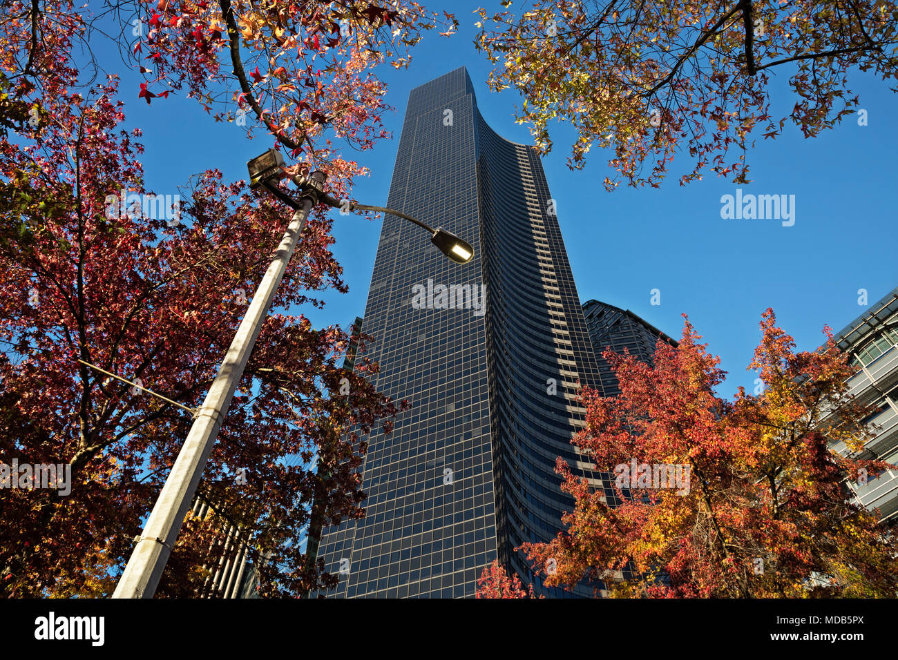 WA15288-00...WASHINGTON - Columbia Center, a 76 piani di altezza, è l'edificio più alto di Seattle. 2017 Foto Stock