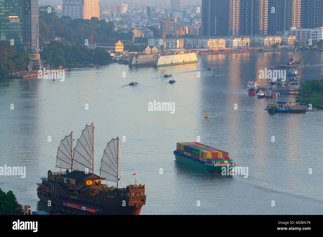 L'Elisa ristorante galleggiante sul fiume Saigon barche, la città di Ho Chi Minh (Saigon) Vietnam Foto Stock