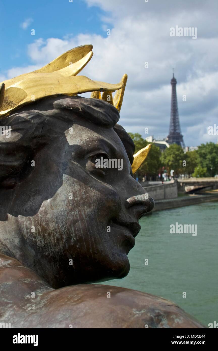 Statua contemplativa in Parigi Francia Foto Stock