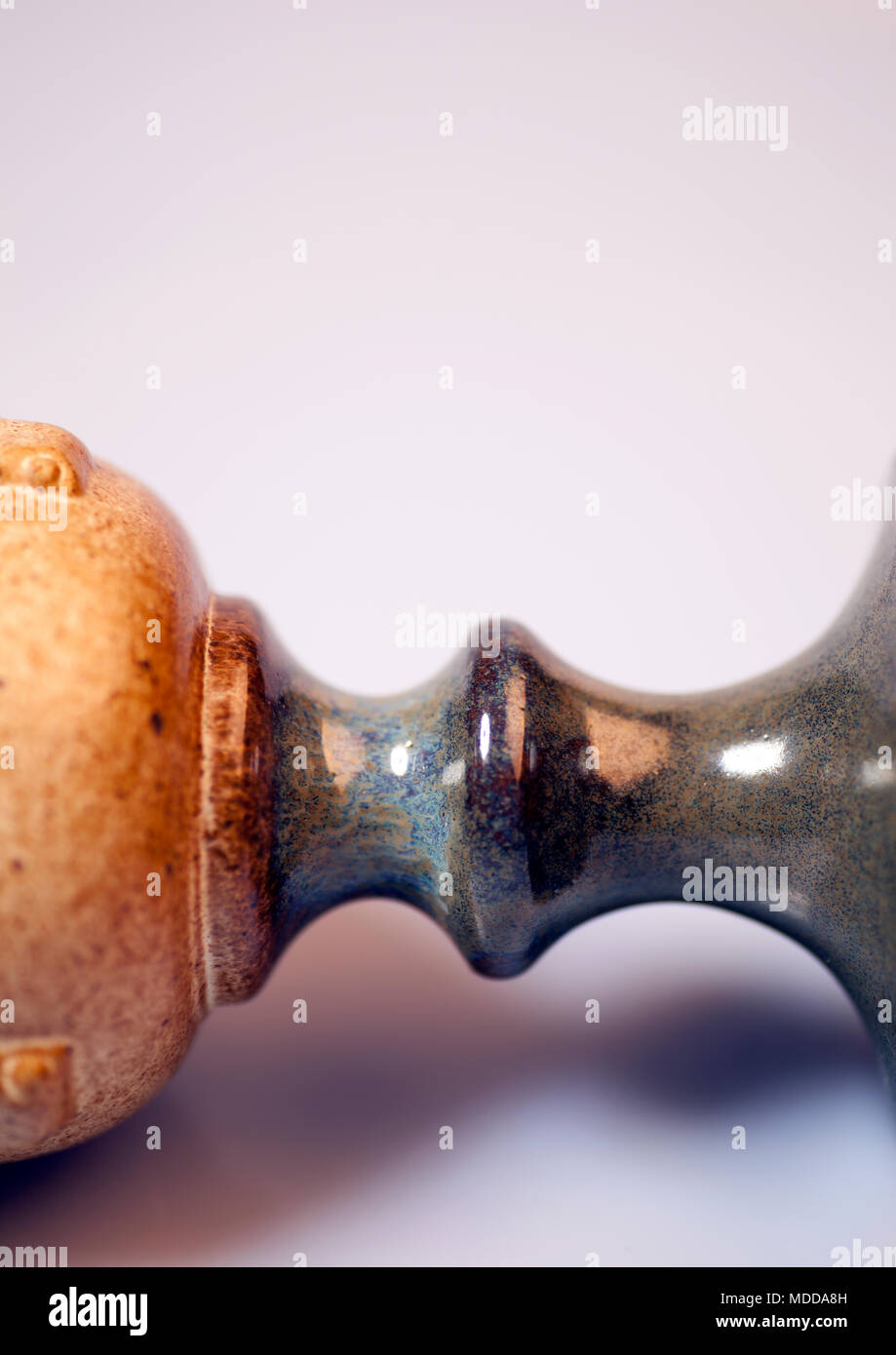 Immagine ravvicinata di una ceramica oggetto in ceramica Foto Stock
